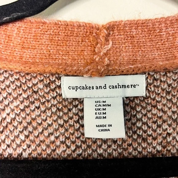 Cupcakes & Cashmere Fuzzy Cropped Pink Plaid Cardigan size Medium Oversize Loose - Picture 4 of 5